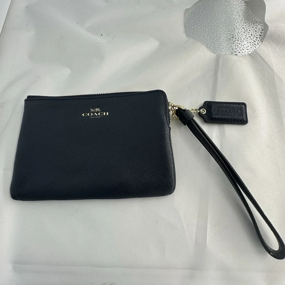 Coach Corner Zip Pebbled Leather Wristlet Pouch - Black CV396